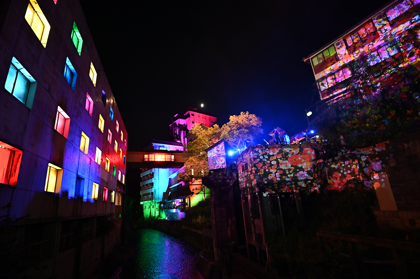 【新潟県魚沼市】廃業旅館が驚くべきアート空間へ！廃旅館・廃店舗・古民家・温泉街の全てを舞台にしたアートフェス FLOUが開催。