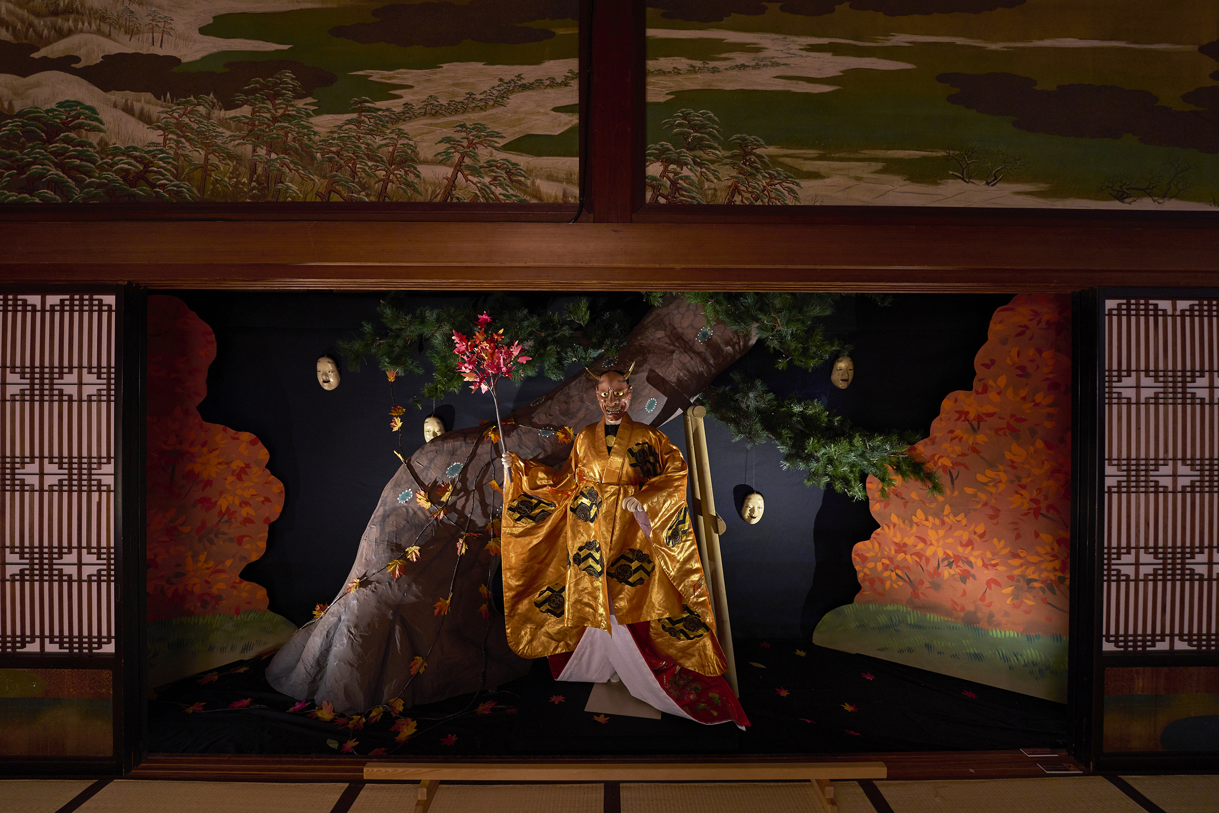 歌舞伎に観る四季より「紅葉狩り」